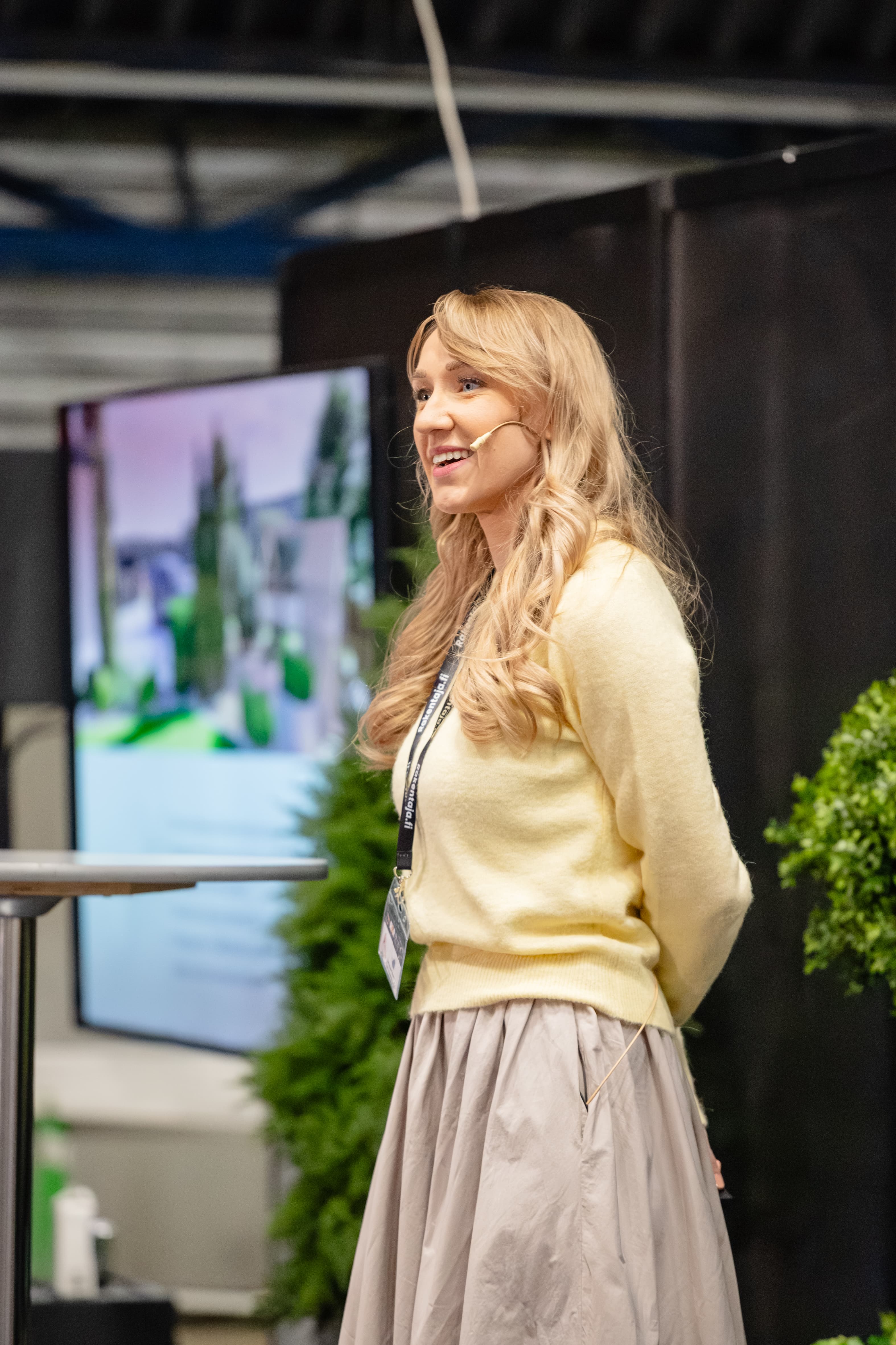 <p data-block-key="yx1bx">Pihasuunnittelija Laura Moilanen esiintymässä vuoden 2026 messuilla.</p>